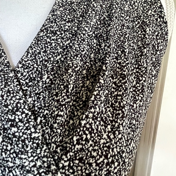 White House Black Market Sleeveless Wrap Top - Picture 3 of 4